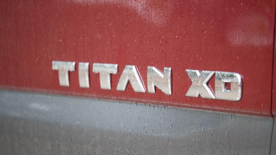 Логотип Nissan Titan XD PRO-4X 2017 года  (NA) (фото 3 из 23)